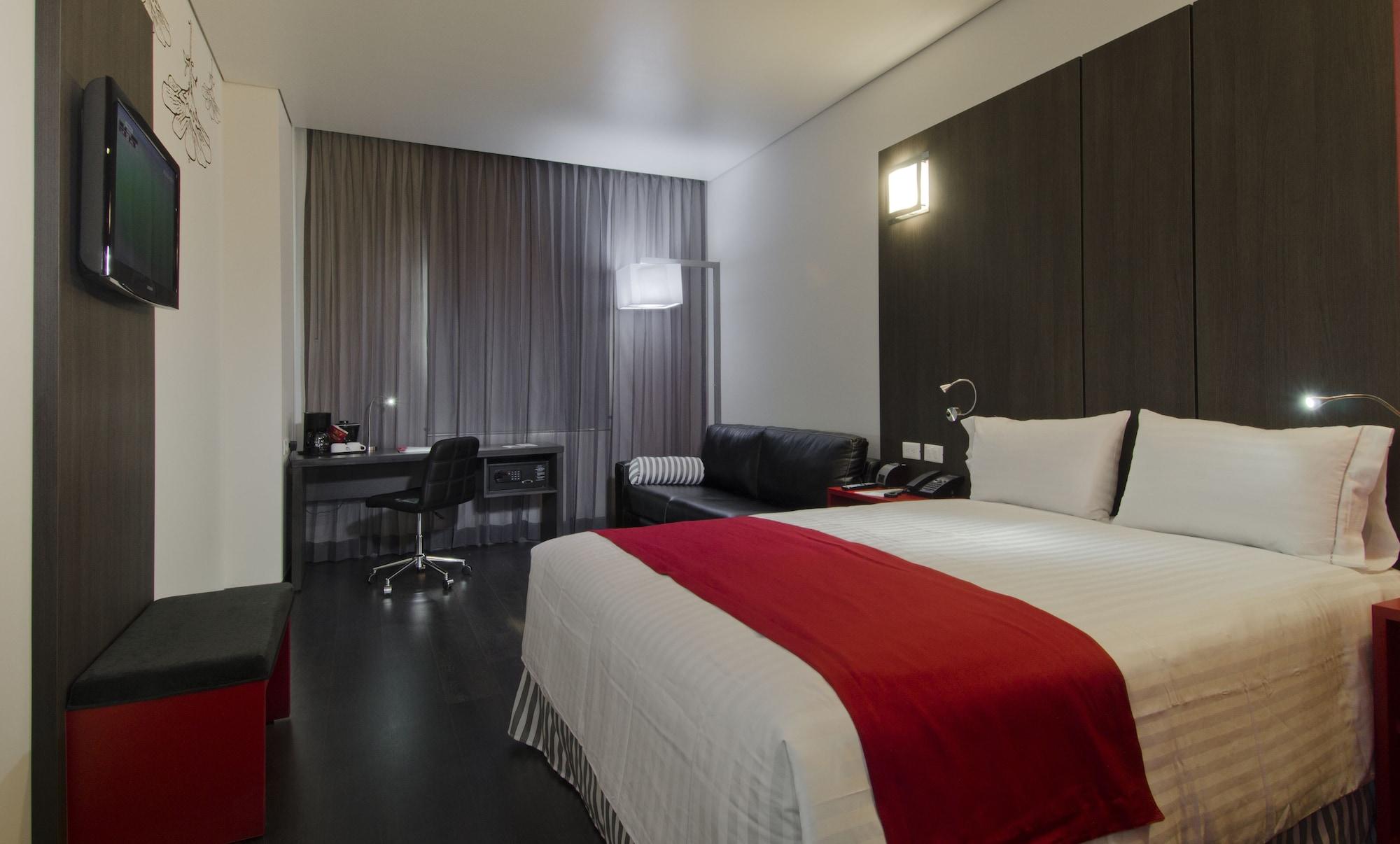 Ramada Encore By Wyndham Guadalajara Sur Palomar Exterior photo